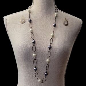 Elegant Silver and White Pearl Necklace